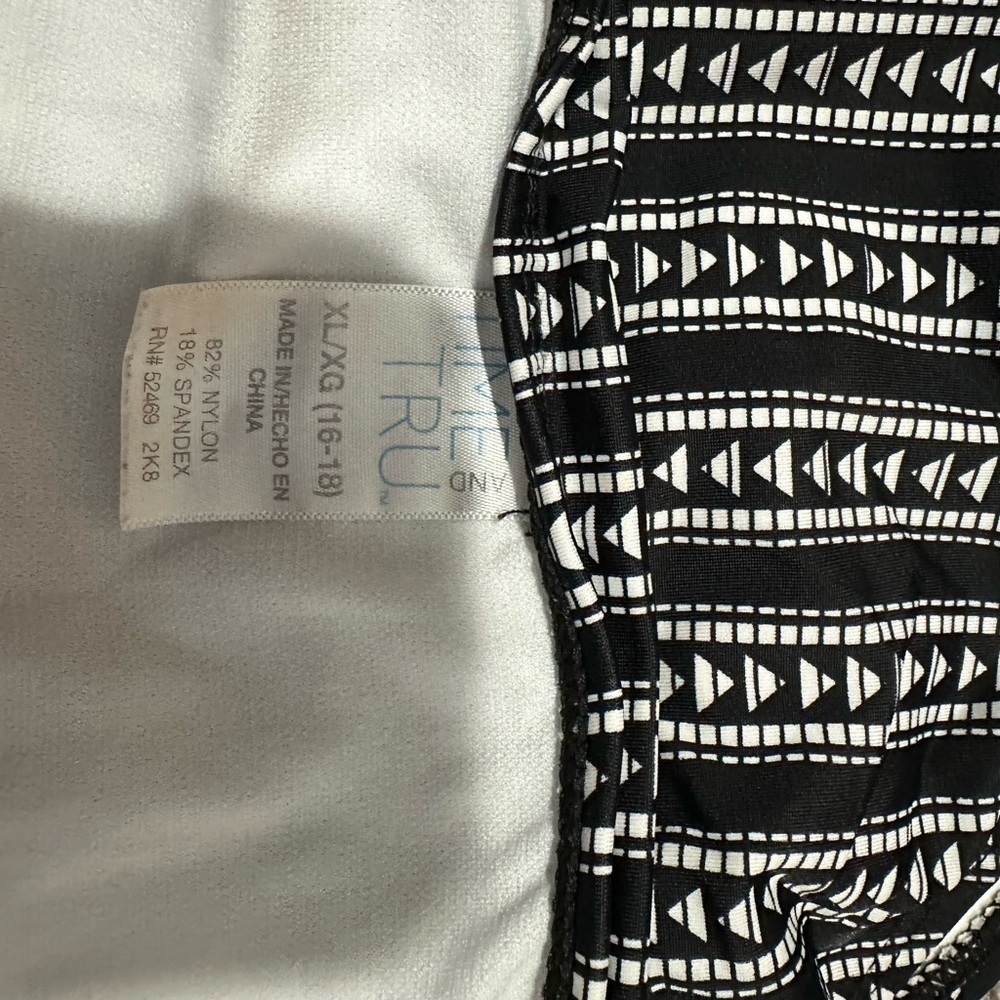 Time & true Black and White Patterned women’s 2pcs Swimsuit size XL - Picture 6 of 6